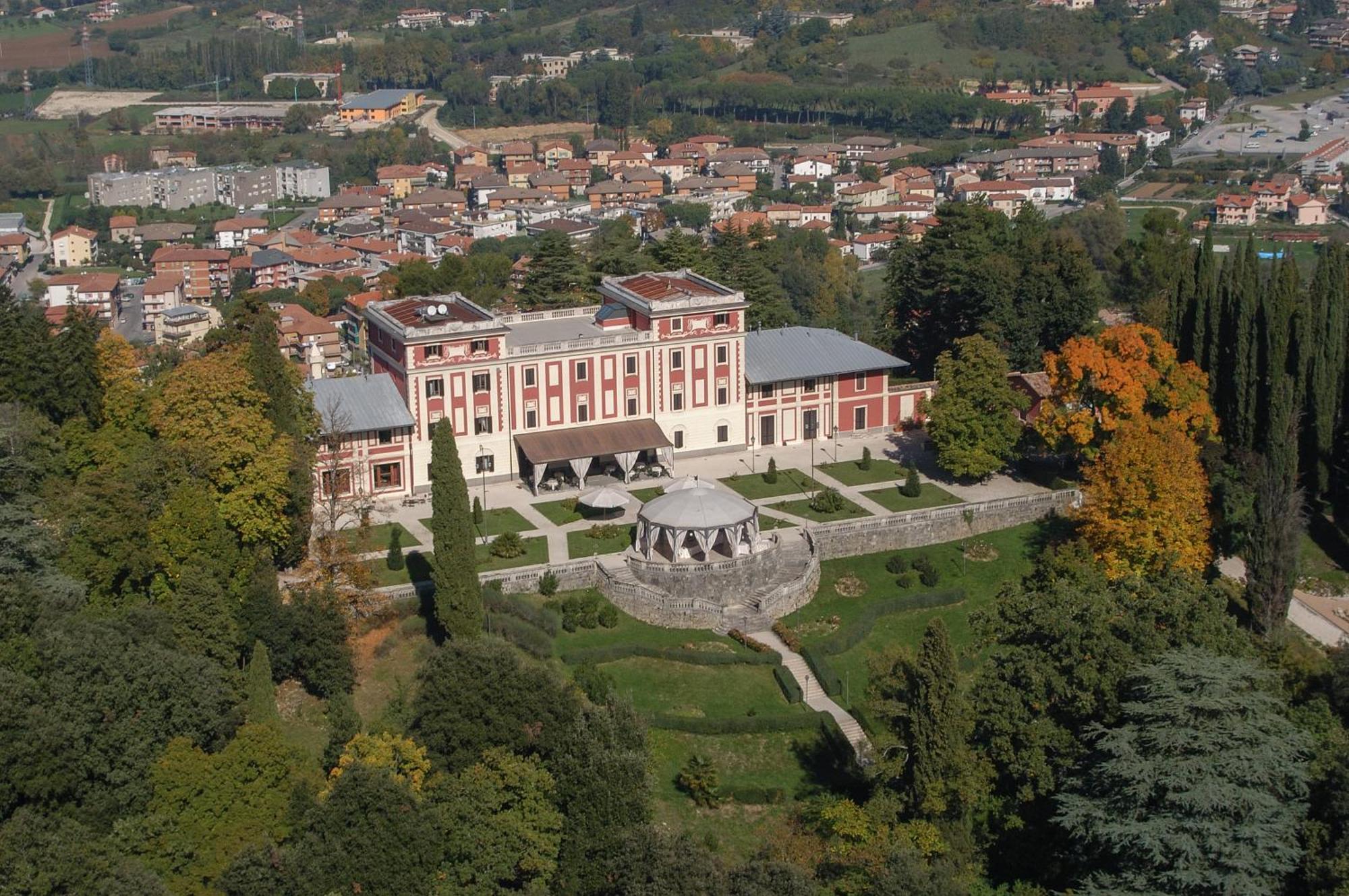 Park Hotel Villa Potenziani รีเอติ ภายนอก รูปภาพ