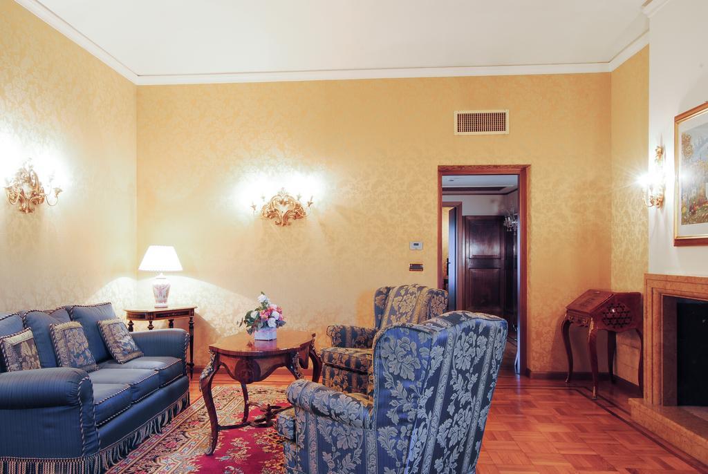 Park Hotel Villa Potenziani รีเอติ ภายนอก รูปภาพ