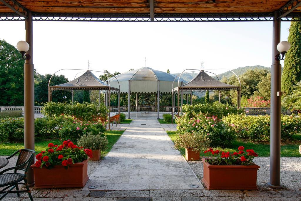 Park Hotel Villa Potenziani รีเอติ ภายนอก รูปภาพ
